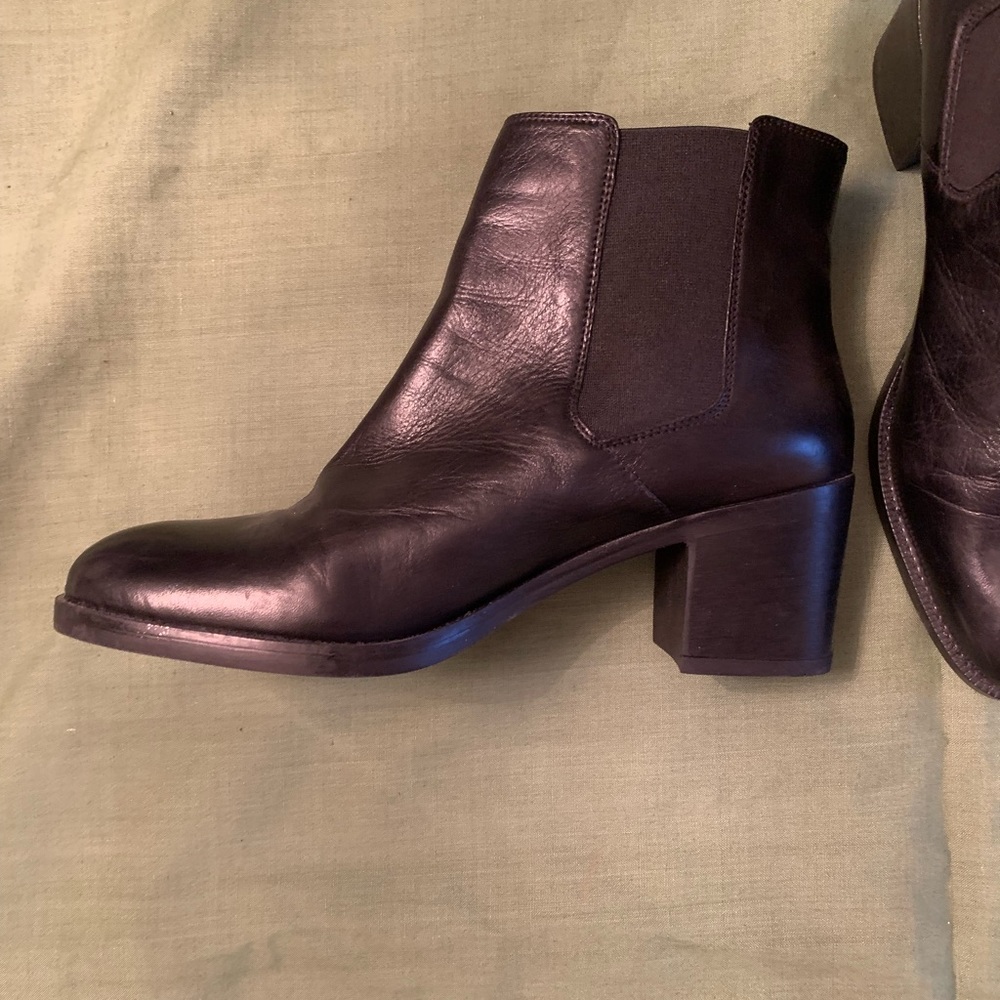Clark, Womens size 10 1/2, black boot